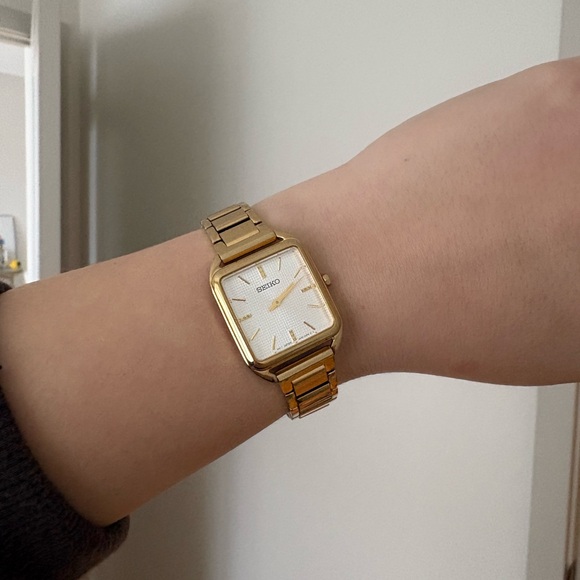 Seiko Gold Rectangular Watch - Picture 3 of 7